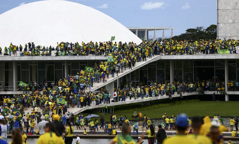 Terroristas-bolsonaristas-tentam-golpear-novamente-a-democracia-Contee-repudia-780x470